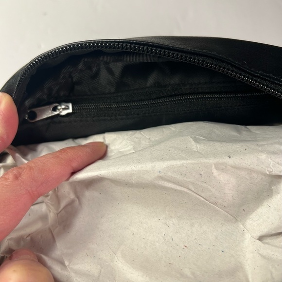 Perry Ellis Black Leather Toiletry Travel Case with Handle - Picture 9 of 15